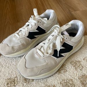 SOLD. New Balance 550. Mens US 9.5. Excellent condition barely worn.